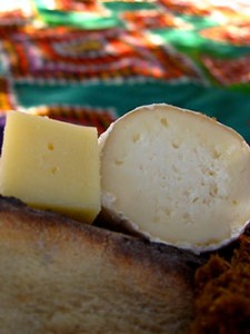 Tunisia 3 Fresh local cheese and al-malla bread (Photo: Tagami)