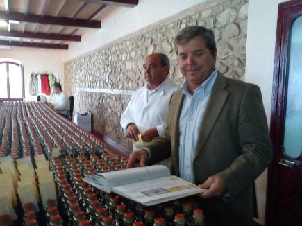 Felipe Núñez de Prado oversees the hand-labeling of Flor de Aceite