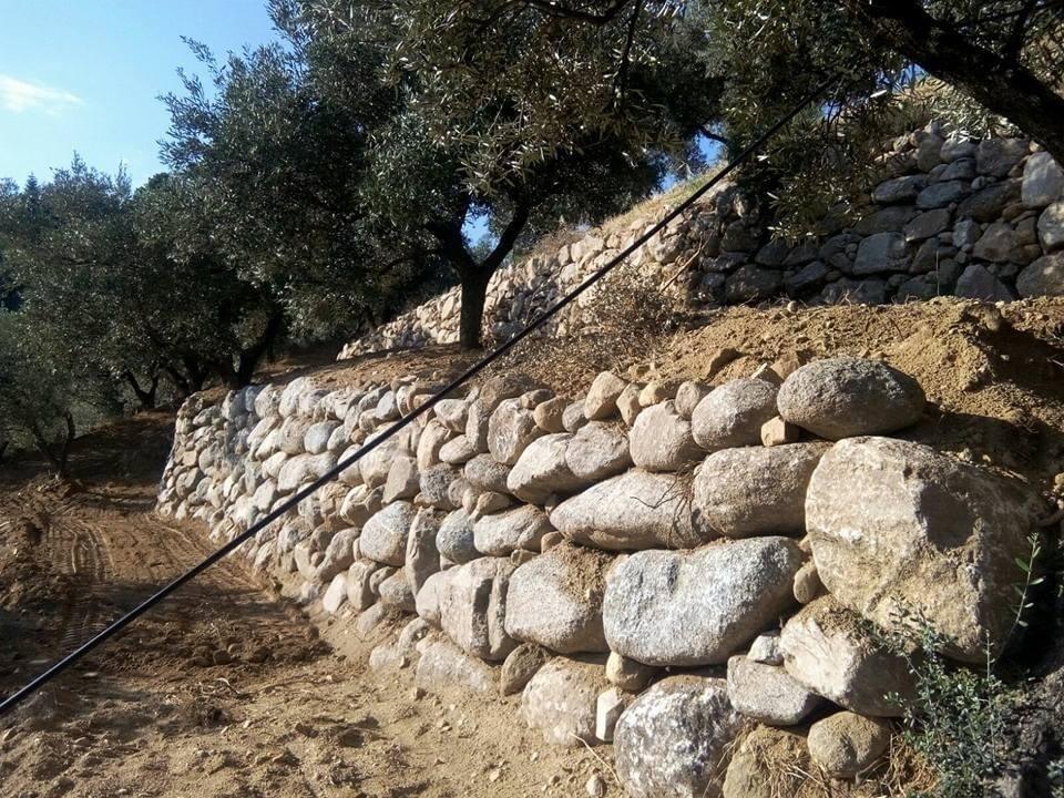 Cyclopean walls