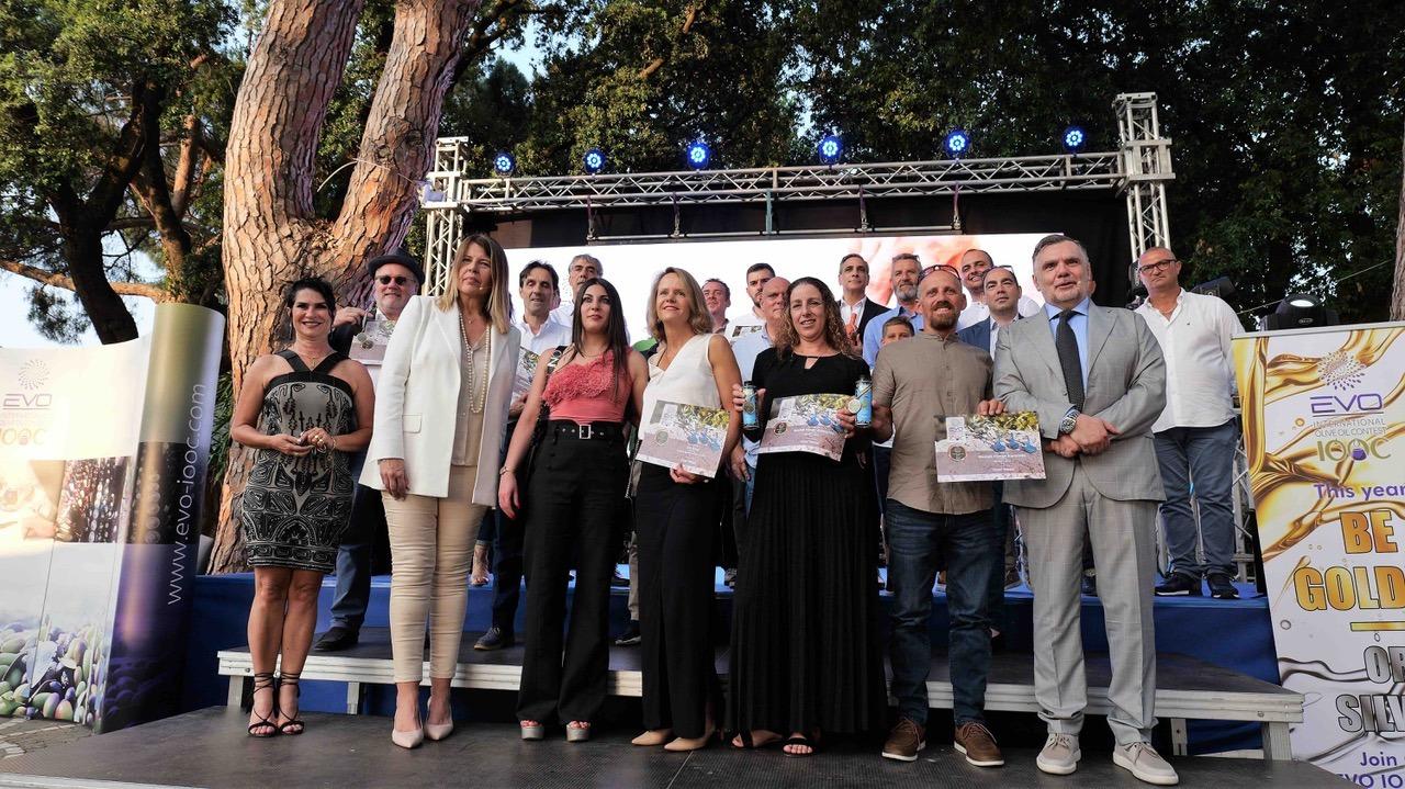 Antonio G. Lauro (first row, right), EVO IOOC Italy president, hailed the eighth edition as a success with higher quality entries.