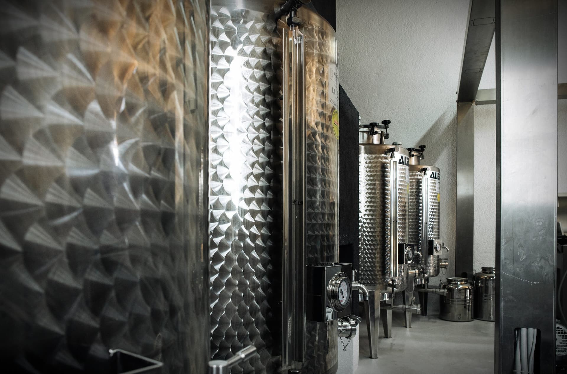 Oli de Santanyi’s modern mill and stainless steel tanks are part of the company’s keys to success at the NYIOOC. (Photo: Oli de Santanyi)