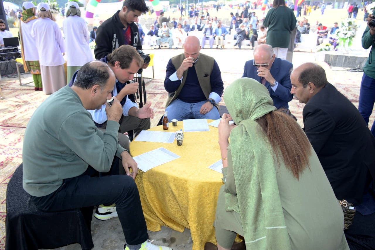 A guided extra virgin olive oil tasting at the Pak Olive National Gala (Photo: PakOlive)