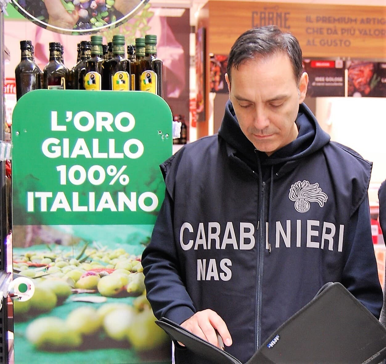 High olive oil prices at origin have made counterfeiting extra virgin olive oil especially lucrative. (Photo: Carabinieri NAS)