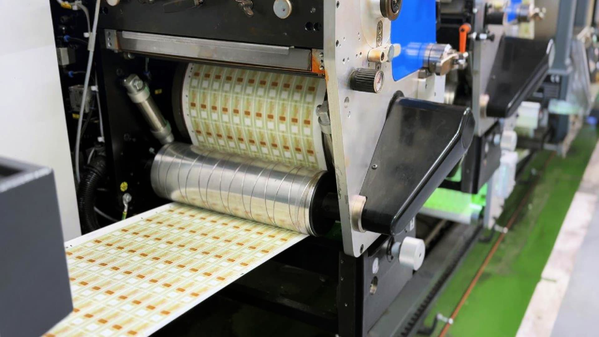 Production of labels for the PDO Olio Terre di Siena (Photo: Polygraphic Institute and State Mint)