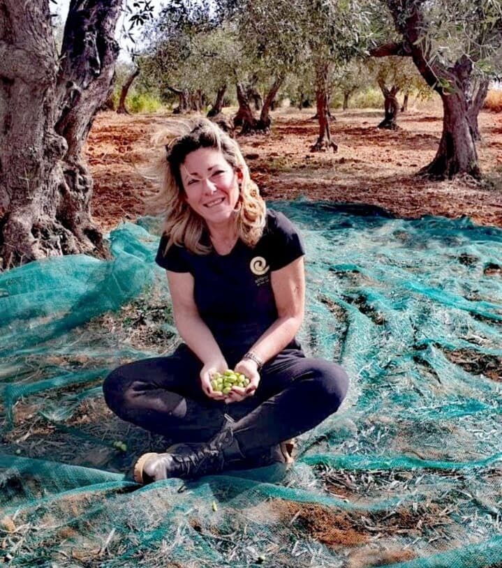 Carmen Bonfante produces Embrace, a Sicilia PGI Nocellara