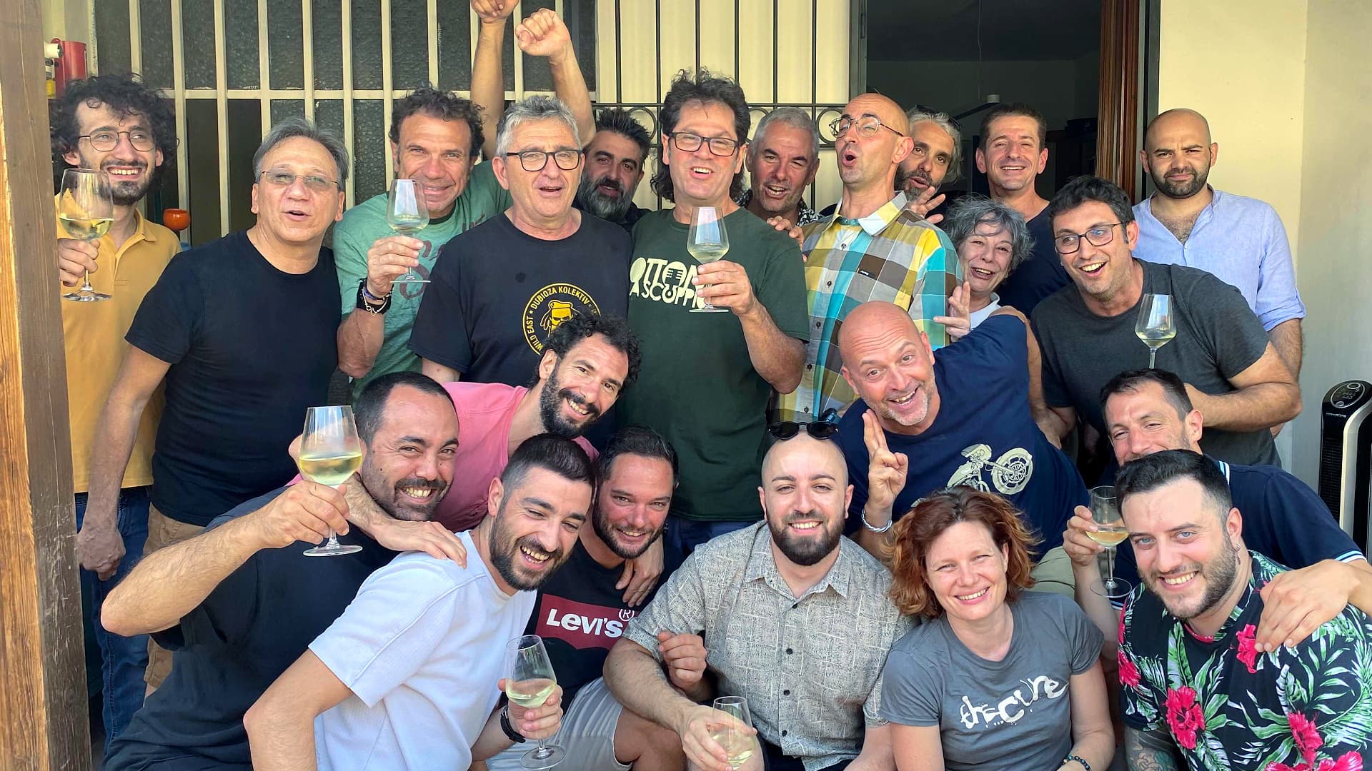 The Officina Enoica collective now tastes ad features extra virgin olive oil producers along with winemakers. (Photo: Officina Enoica)