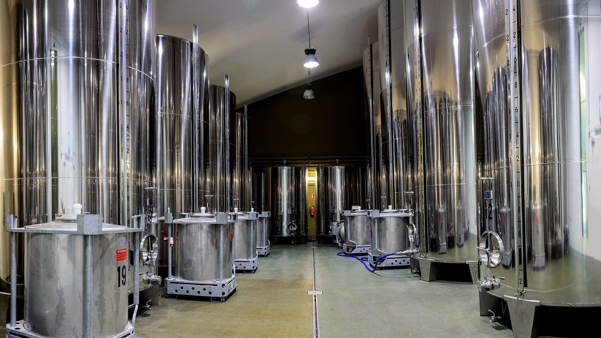 The cooling system for Aceite Artajo’s tank room is powered by solar panels, helping increase the negative carbon footprint of the company’s olive oils. (Photo: Aceite Artajo)