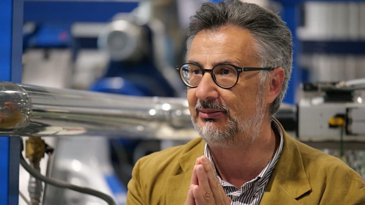 Award-winning producer Nicolangelo Marsicani conferring with his collaborators at the mill.