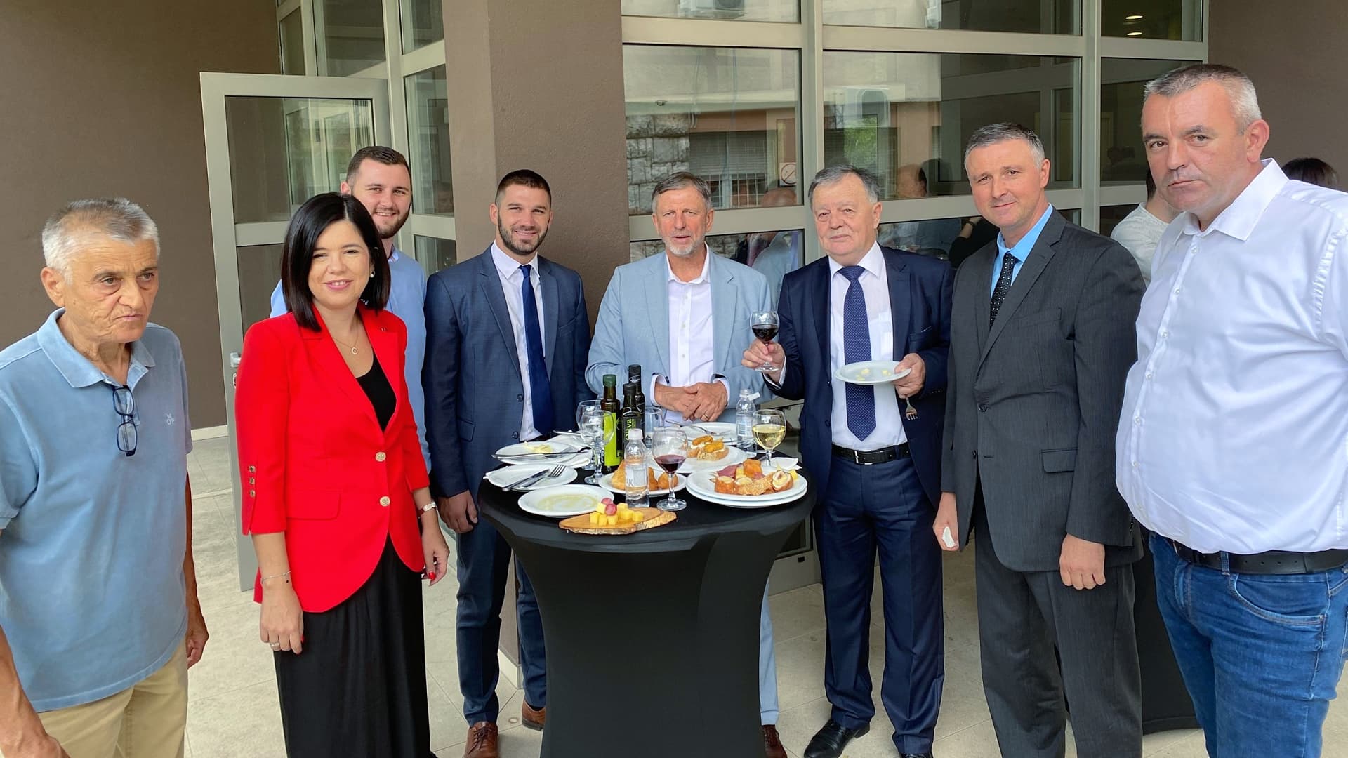 Organizers and participants meet ahead of HerzOliveFest in Mostar, discussing preparations for the event over local specialties and premium extra virgin olive oils.