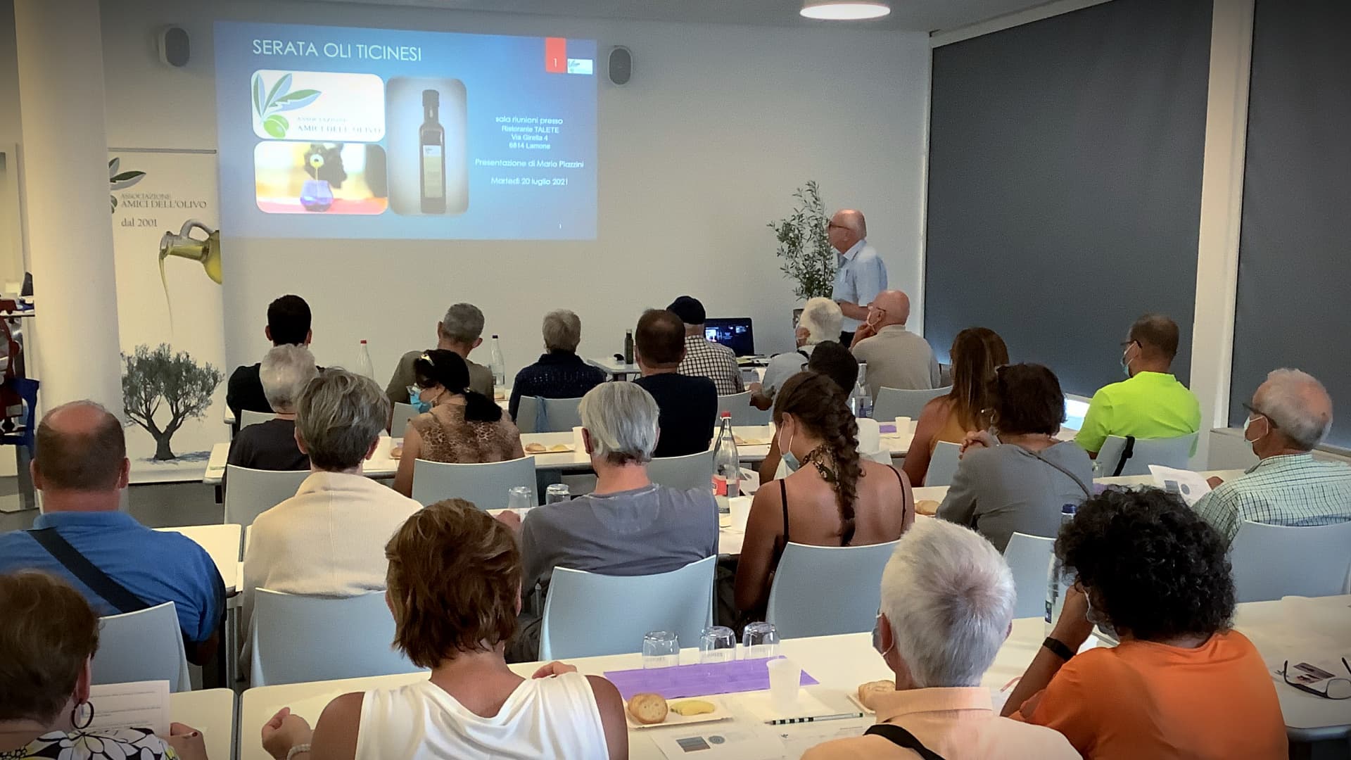Attendees at a seminar on the health benefits of extra virgin olive oil organized by Amici dell’Olivo in Switzerland’s Ticino region.